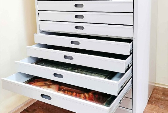 Шкаф с ящиками для икон