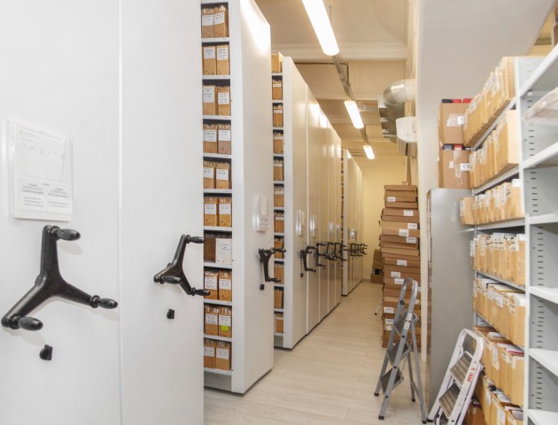 Передвижные стеллажи в архиве